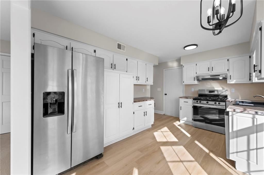 13313 Corrington Avenue — photo 17