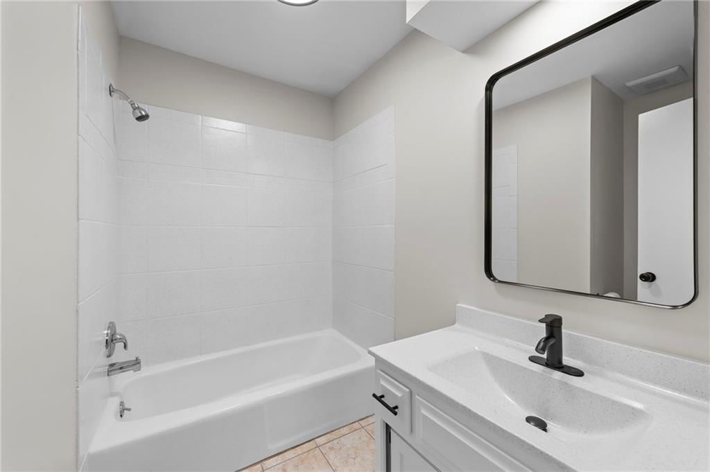 13313 Corrington Avenue — photo 29