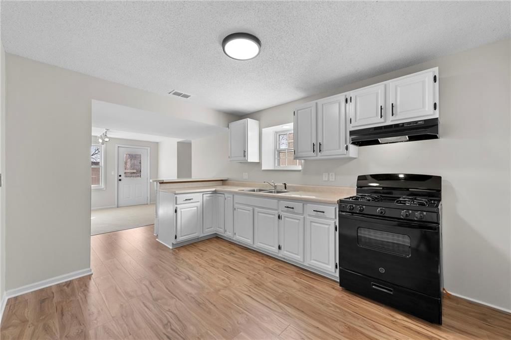 13313 Corrington Avenue — photo 35