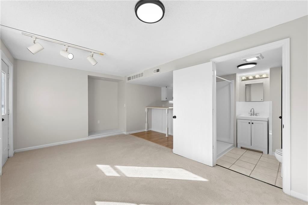 13313 Corrington Avenue — photo 37