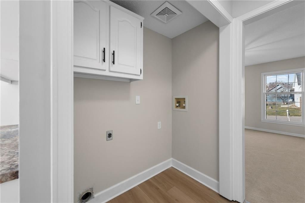 13313 Corrington Avenue — photo 40