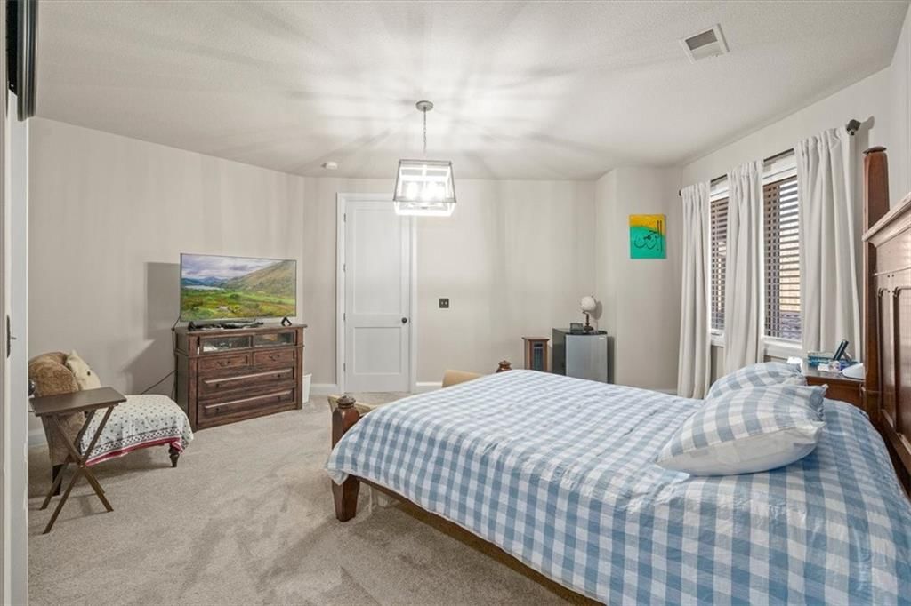 8519 N Sycamore Avenue — photo 56