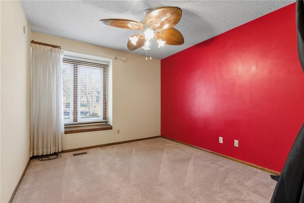2001 E 60th Terrace — photo 15