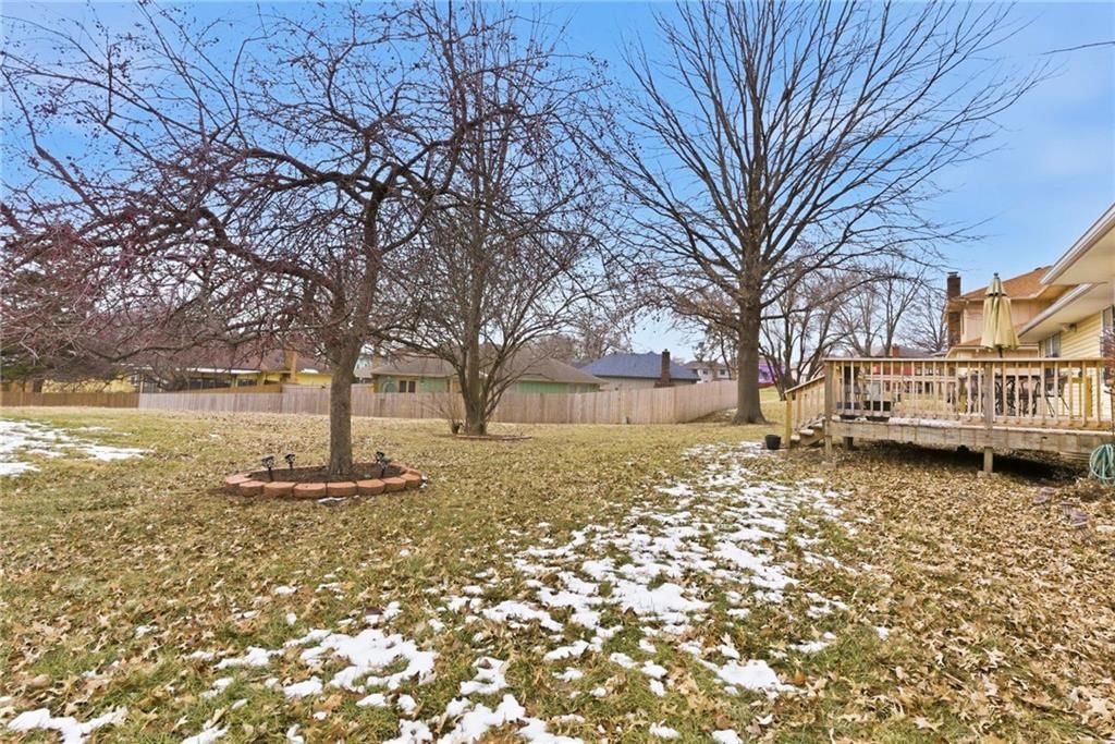 2001 E 60th Terrace — photo 26
