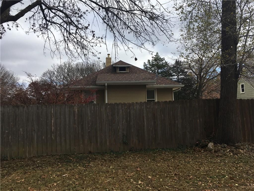 1600 S Broadway Street — photo 9