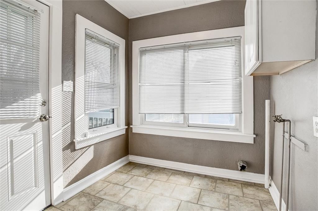1416 W College Street — photo 17
