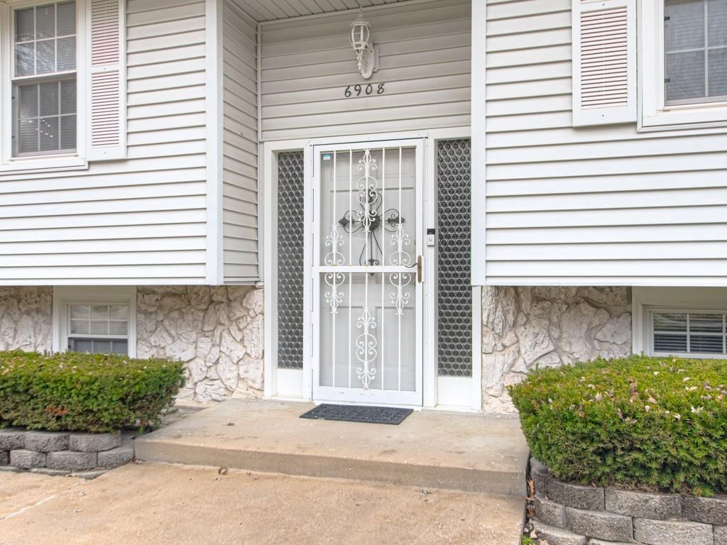 6908 NW Belvidere Parkway — photo 5