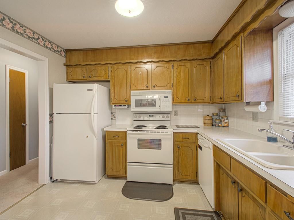 6908 NW Belvidere Parkway — photo 11