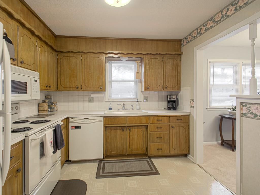 6908 NW Belvidere Parkway — photo 13