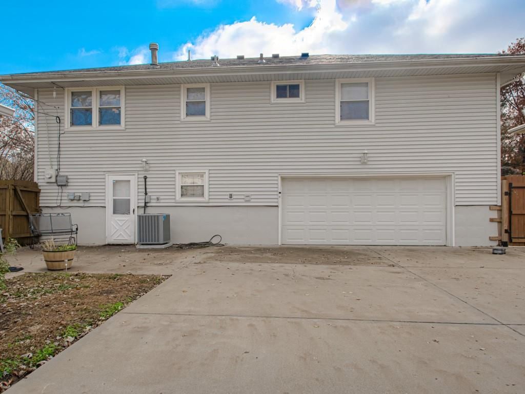 6908 NW Belvidere Parkway — photo 30