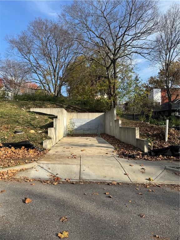 4233 Charlotte Street — photo 2