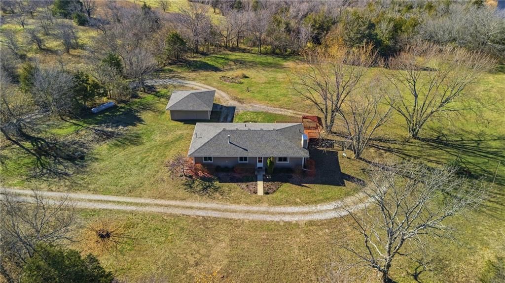 1055 E 900th Road — photo 23