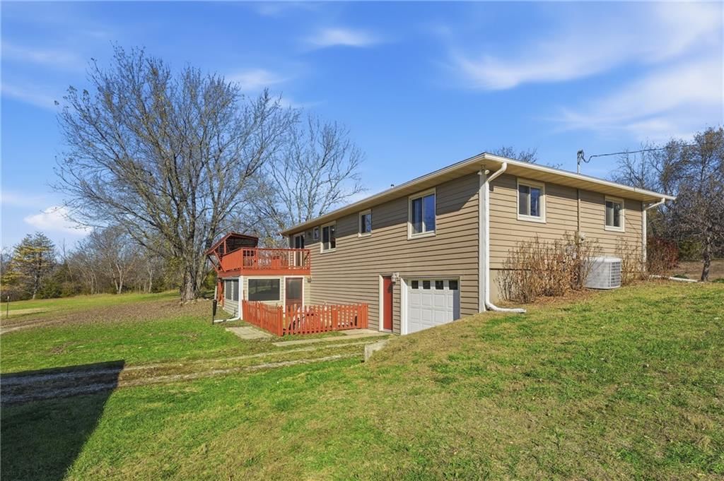 1055 E 900th Road — photo 26