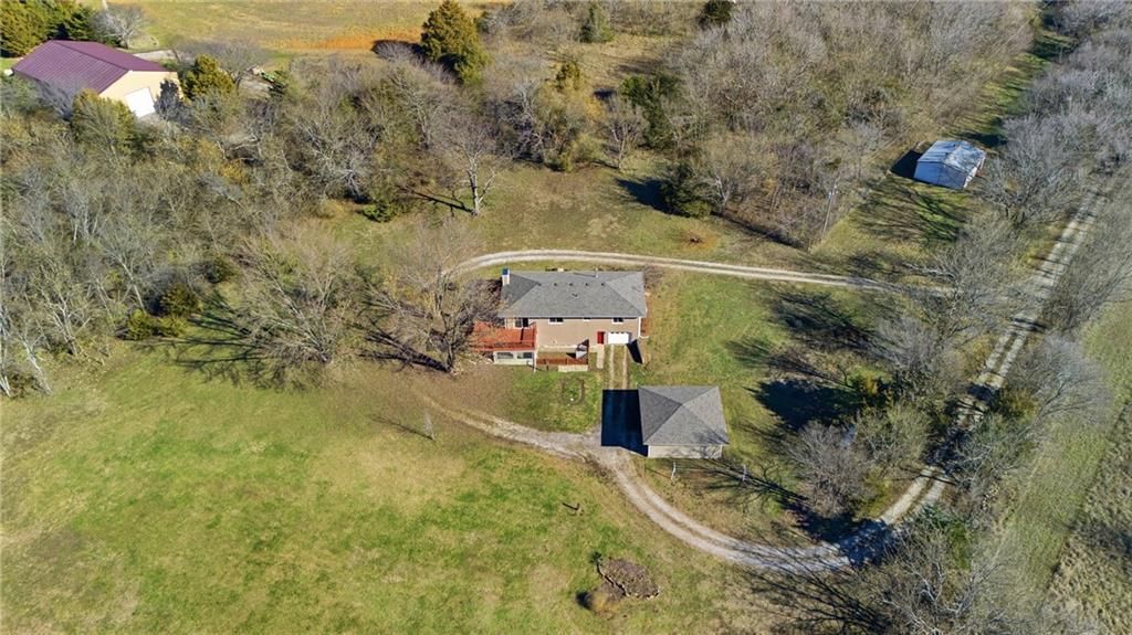 1055 E 900th Road — photo 30