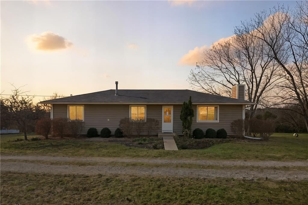 1055 E 900th Road — photo 32