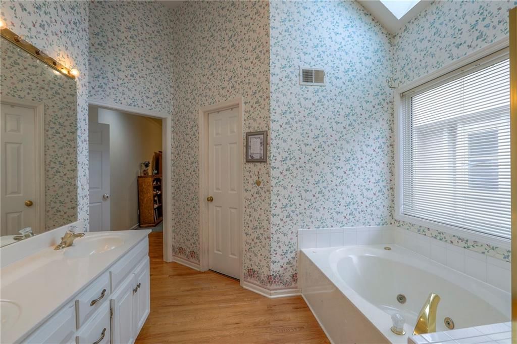 5327 W 122nd Terrace — photo 12