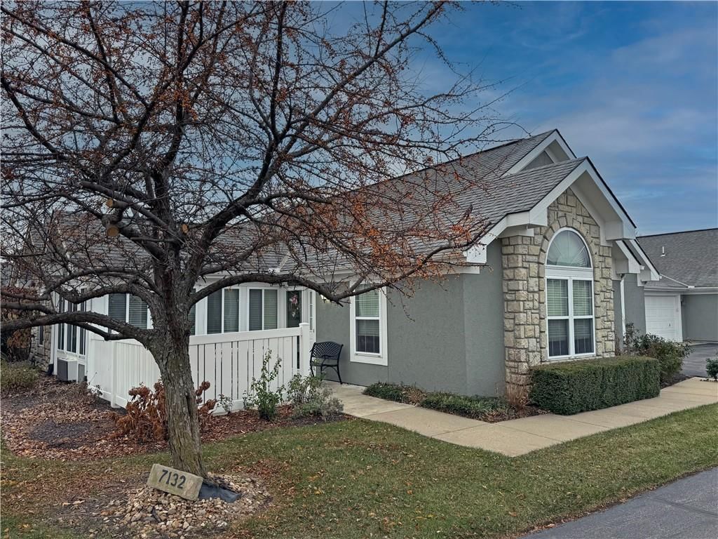 7132 Hedge Lane Terrace, Shawnee, KS