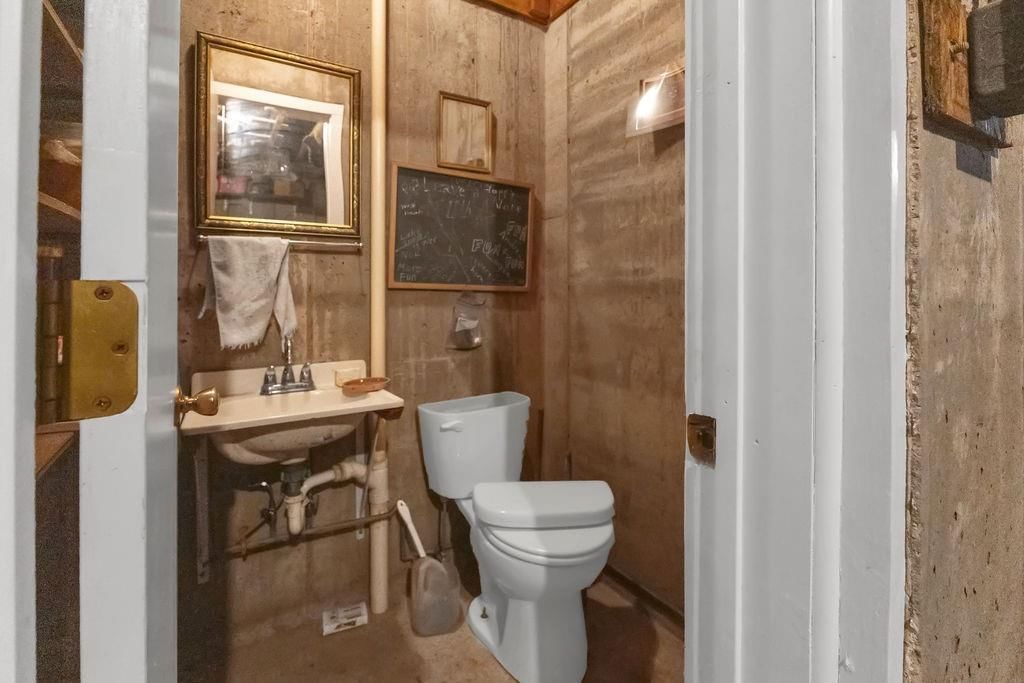 21400 Johnson Drive — photo 16
