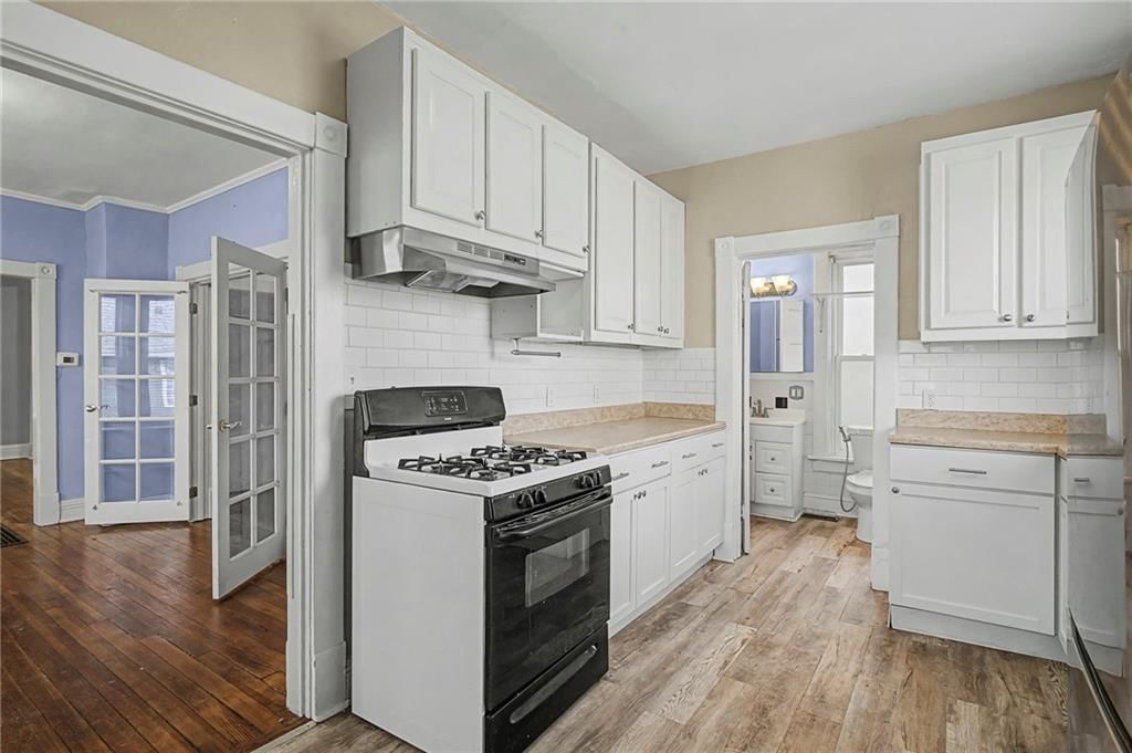 920 W 42nd Street — photo 13