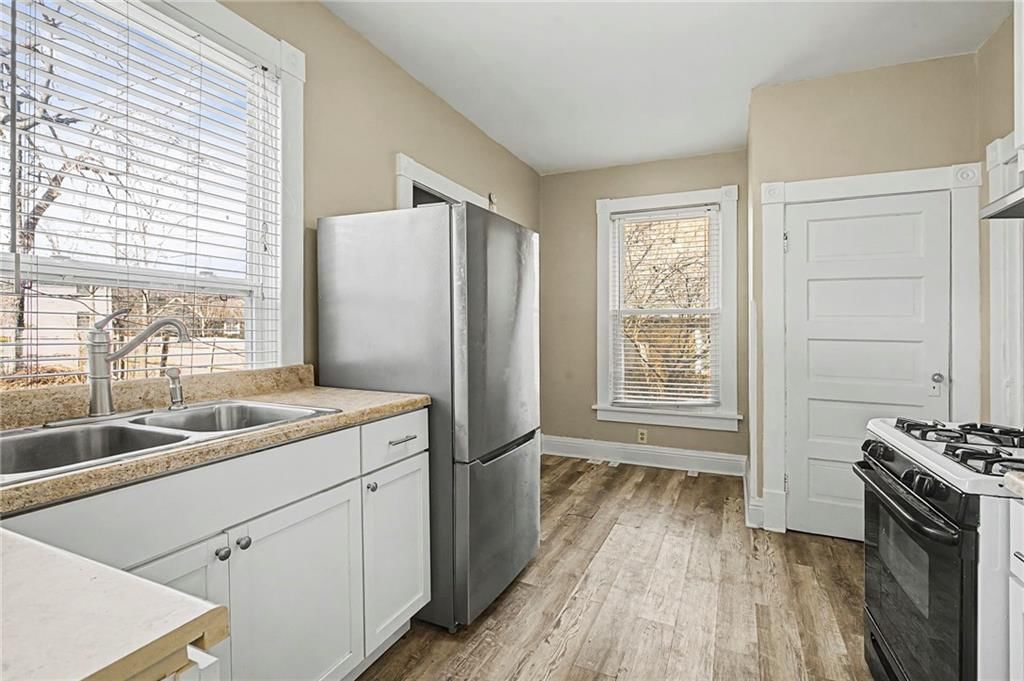 920 W 42nd Street — photo 14