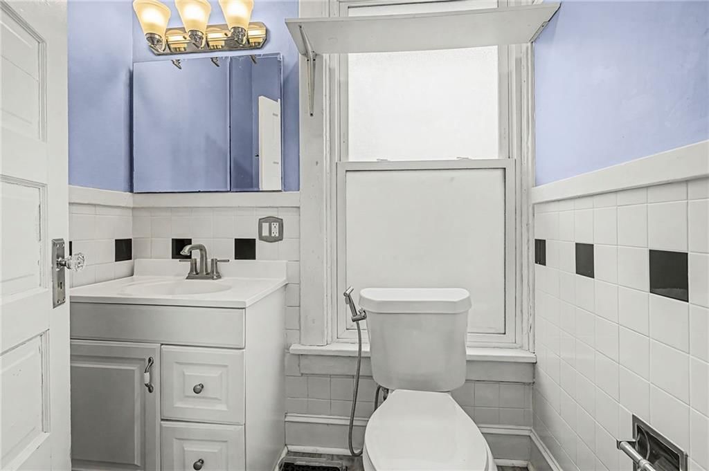 920 W 42nd Street — photo 17