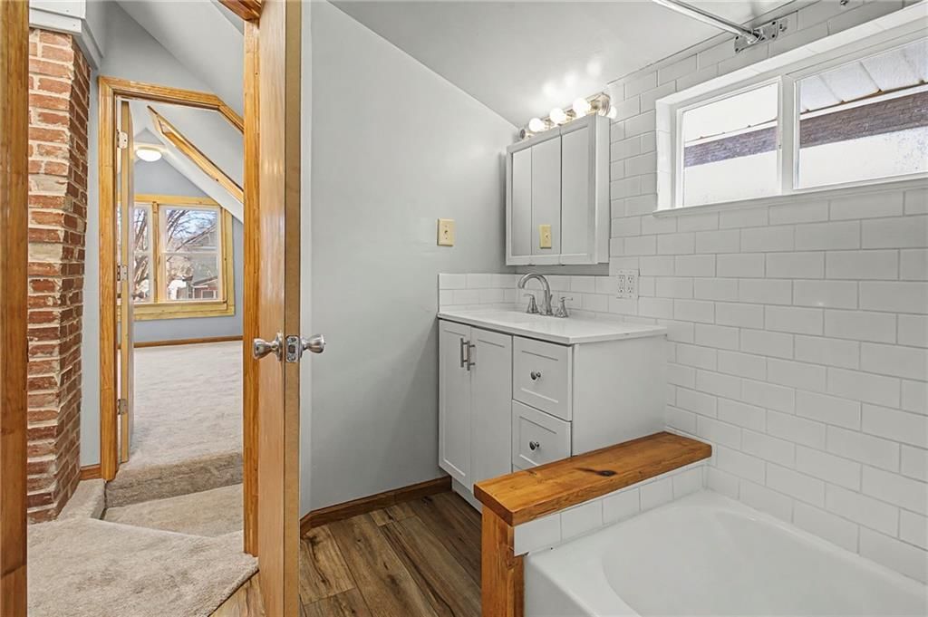 920 W 42nd Street — photo 22