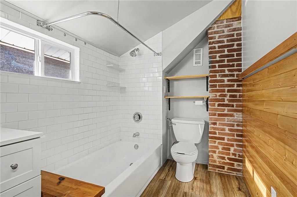 920 W 42nd Street — photo 23