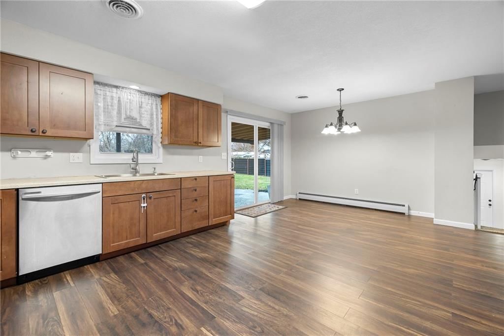 211 N Lincoln Street — photo 12