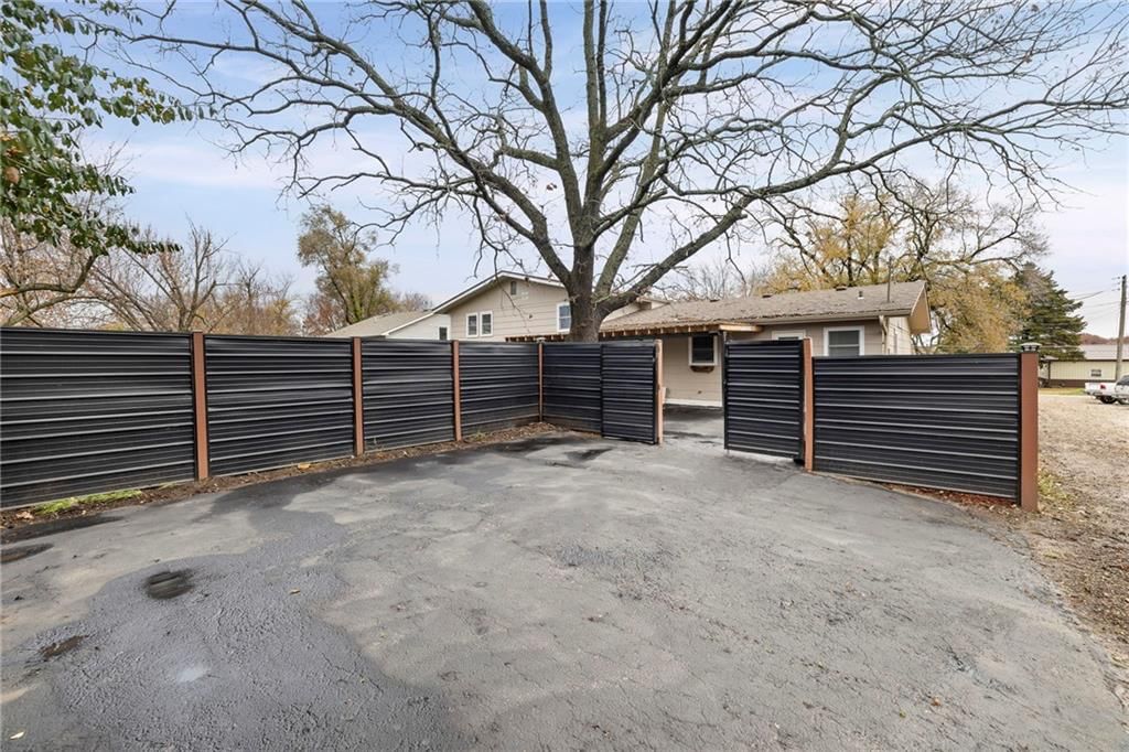 211 N Lincoln Street — photo 41