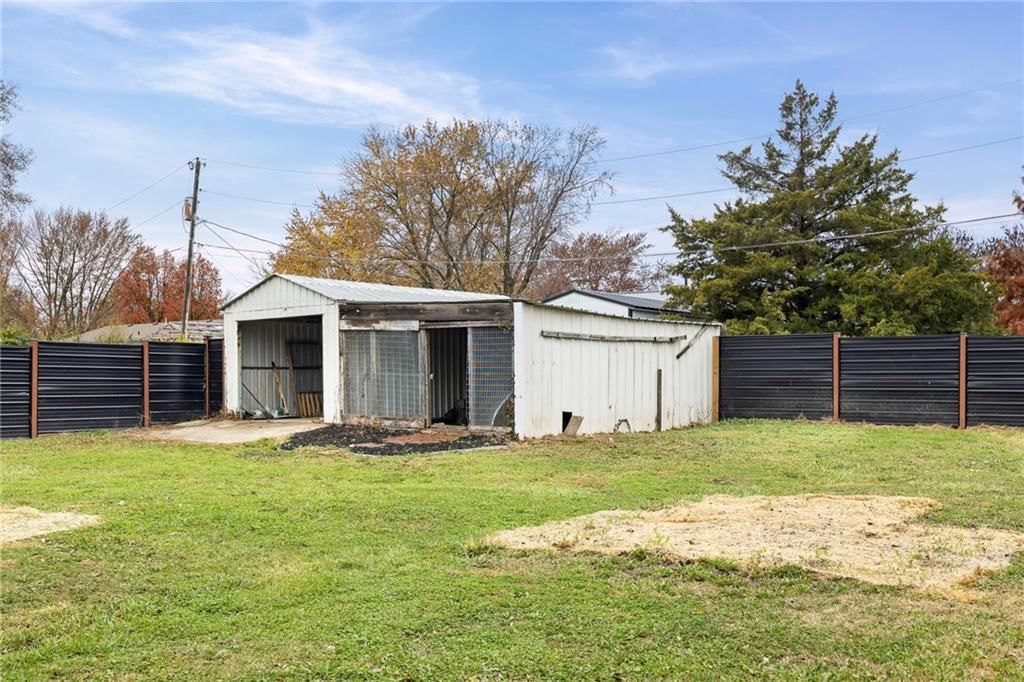 211 N Lincoln Street — photo 48
