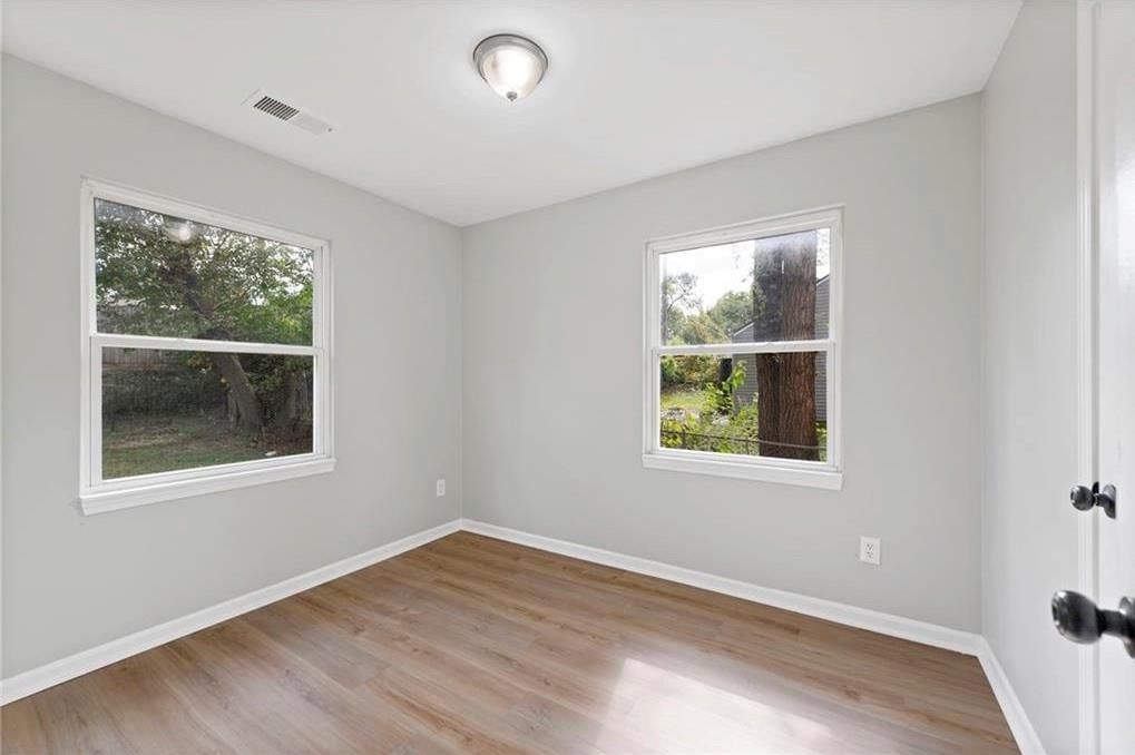 2925 S 52nd Street — photo 11