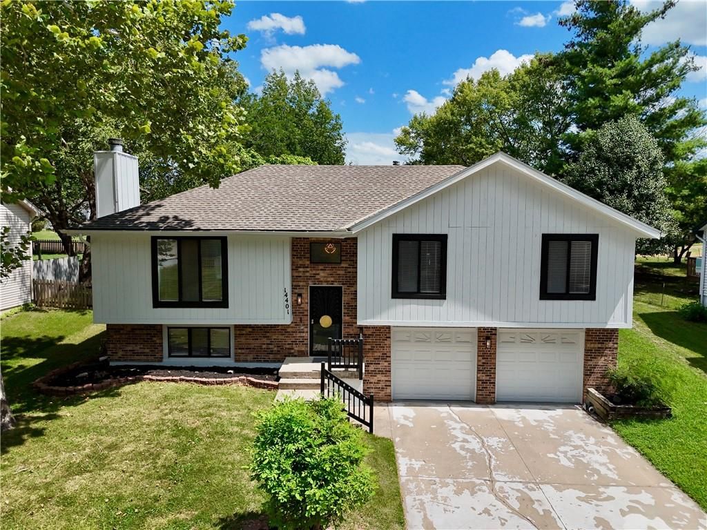 14401 Saint Andrews Drive, Grandview, MO