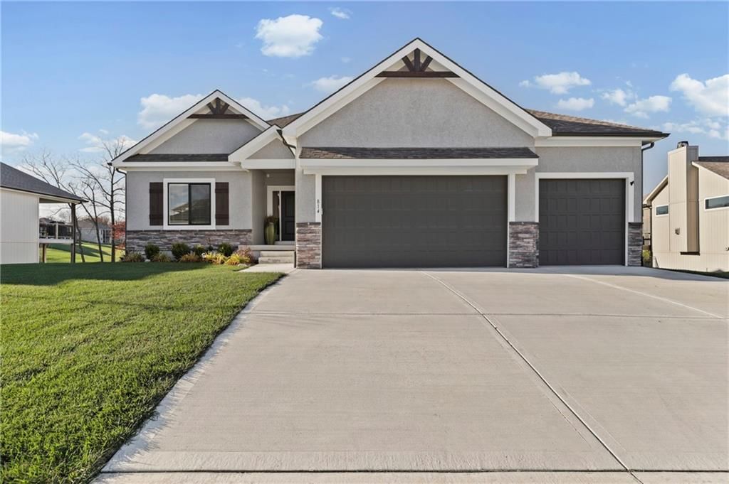 814 NW Hickory Ridge Drive — photo 1