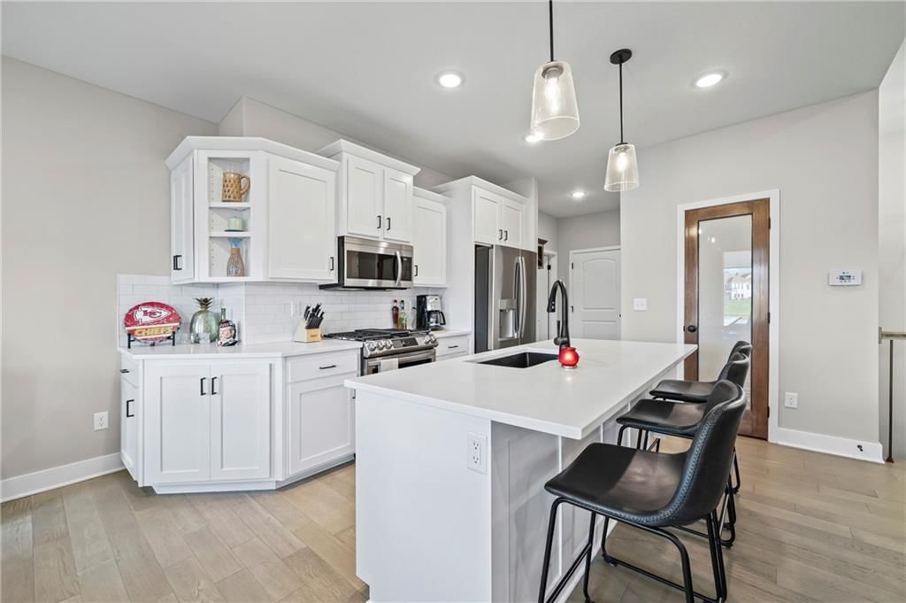 814 NW Hickory Ridge Drive — photo 8