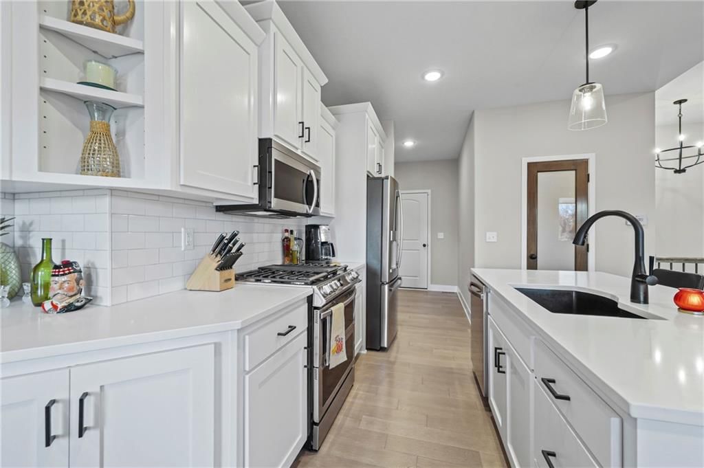 814 NW Hickory Ridge Drive — photo 11