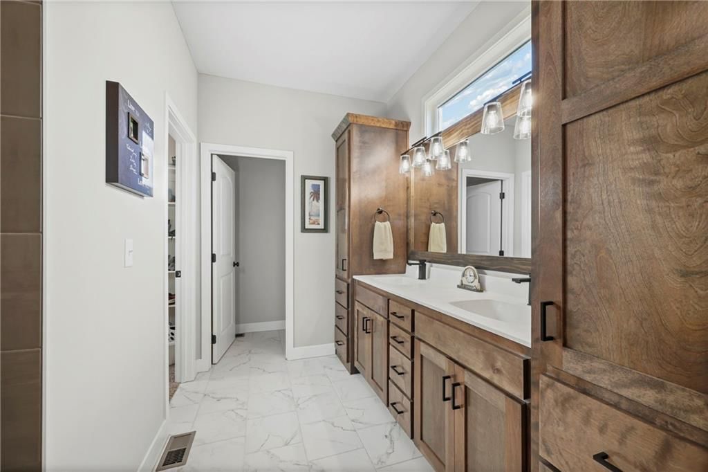 814 NW Hickory Ridge Drive — photo 19