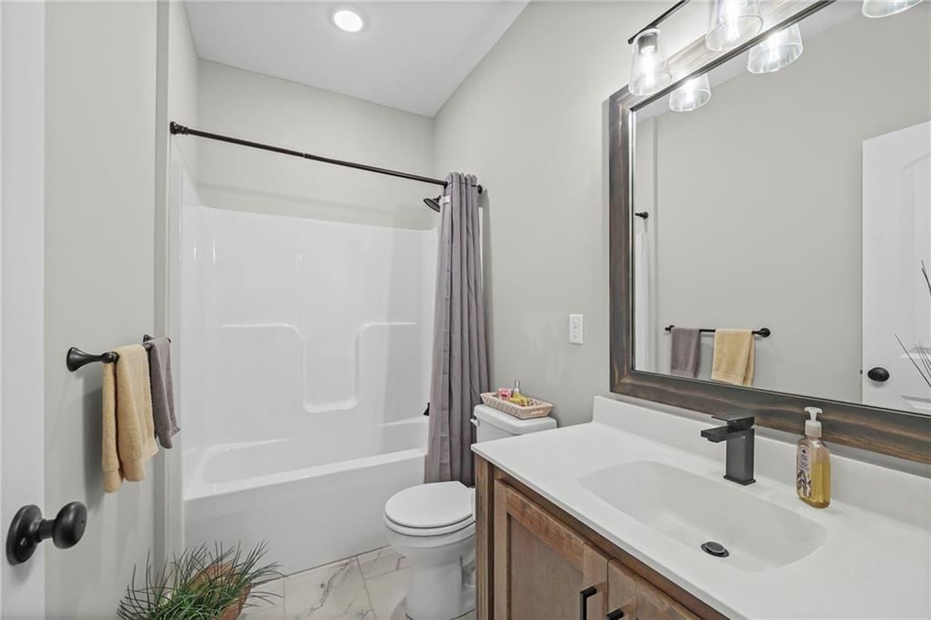 814 NW Hickory Ridge Drive — photo 22