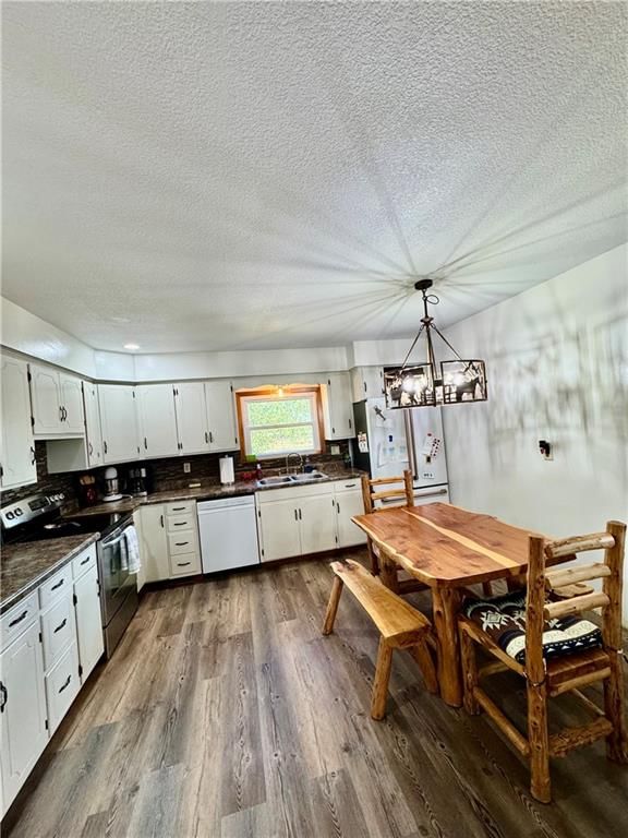 1883 Maple Road — photo 5