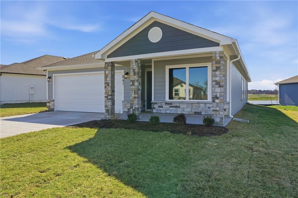 541 W Bluebird Street — photo 4