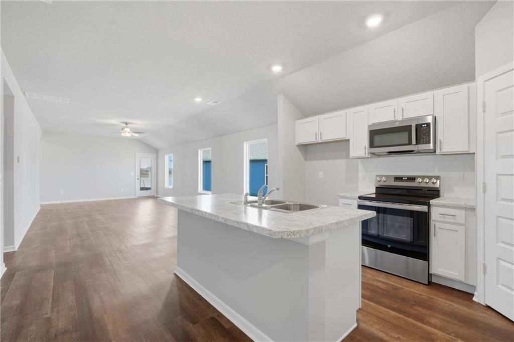 541 W Bluebird Street — photo 5