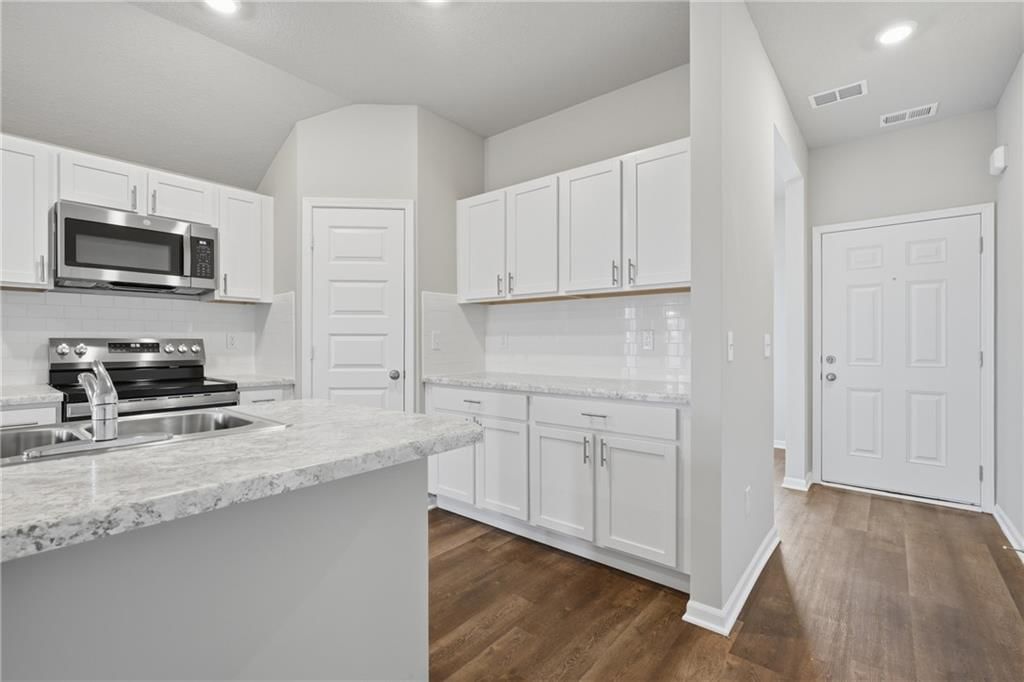 541 W Bluebird Street — photo 6