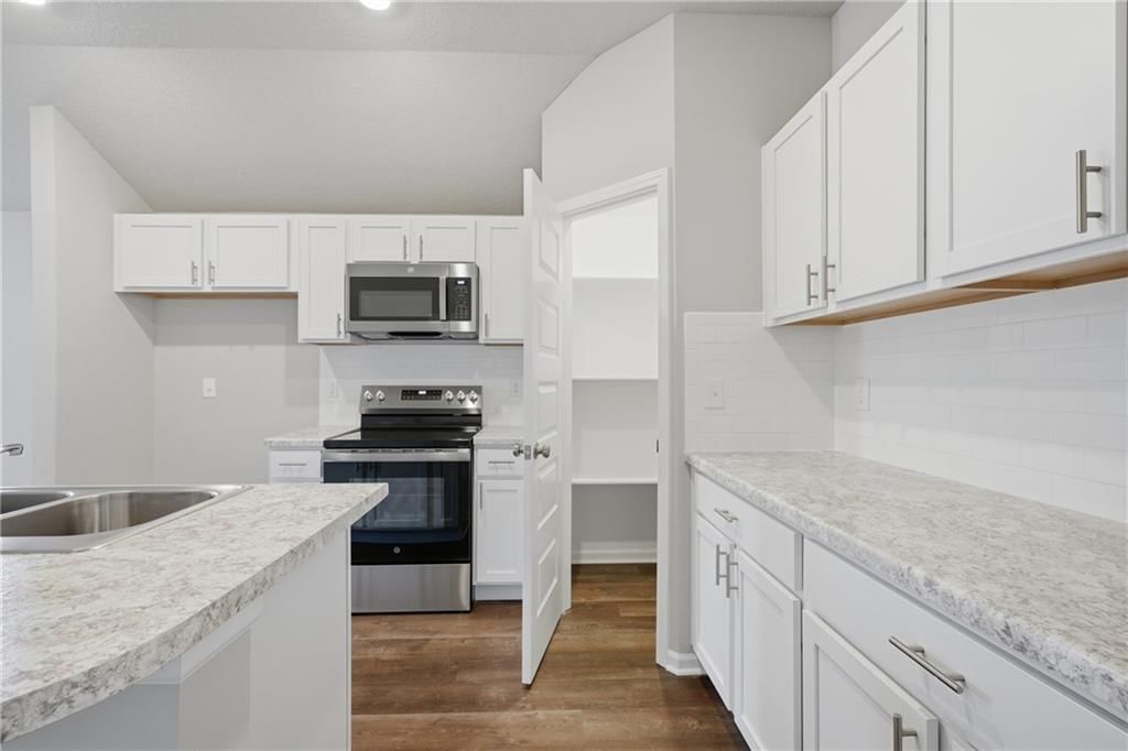 541 W Bluebird Street — photo 7