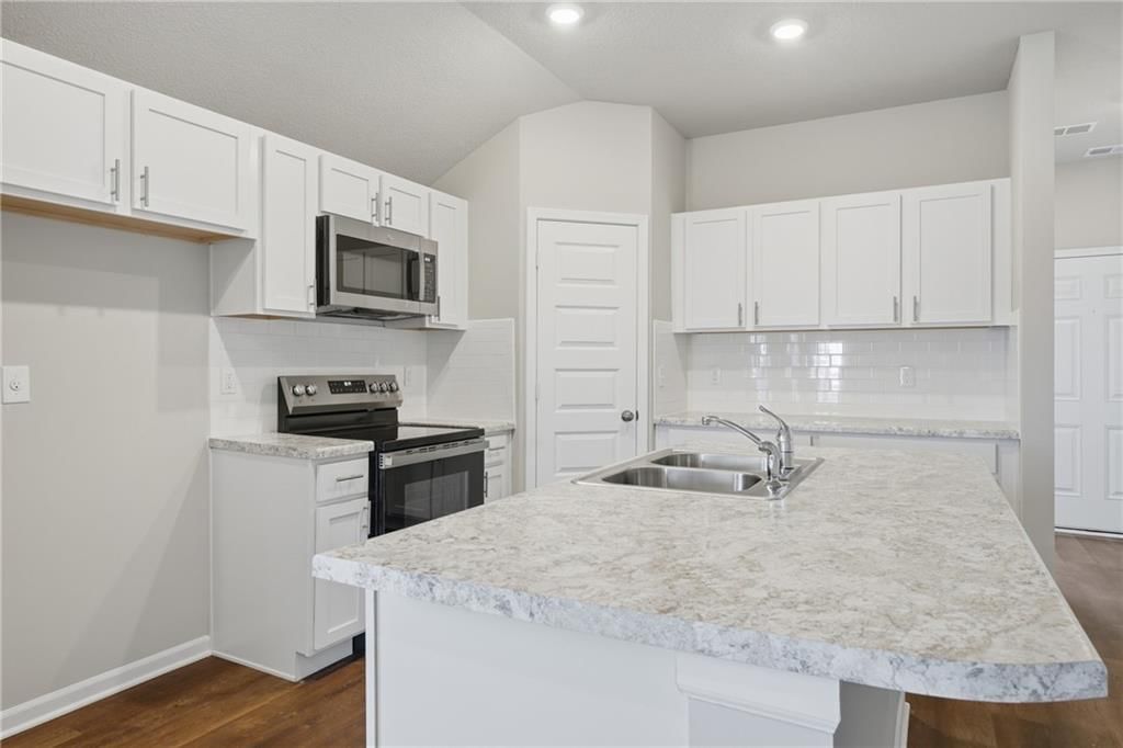 541 W Bluebird Street — photo 8