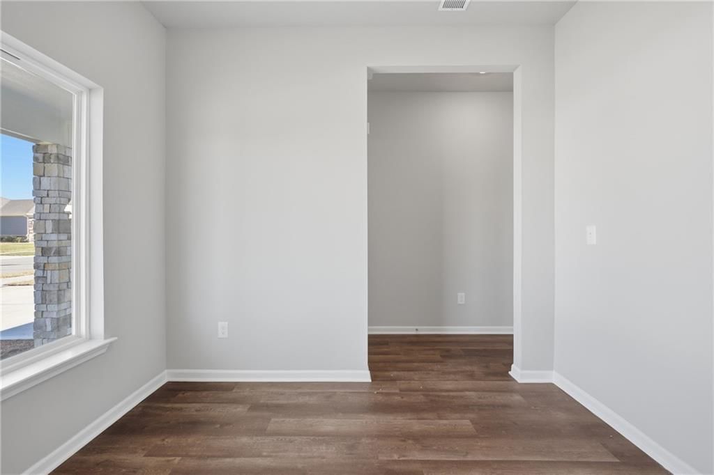 541 W Bluebird Street — photo 9