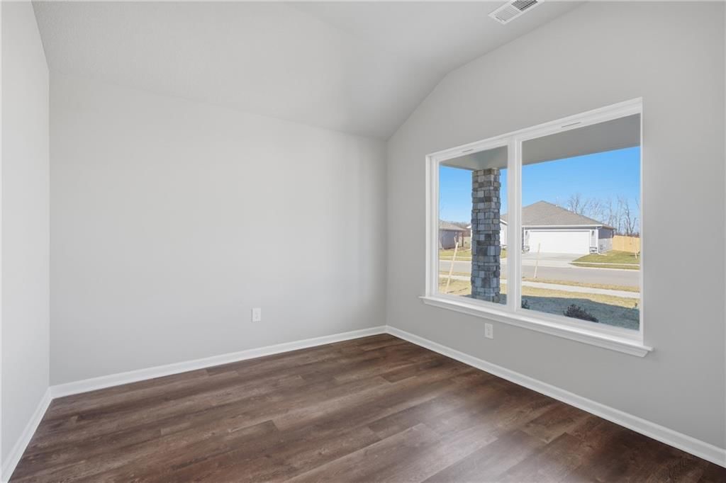 541 W Bluebird Street — photo 10