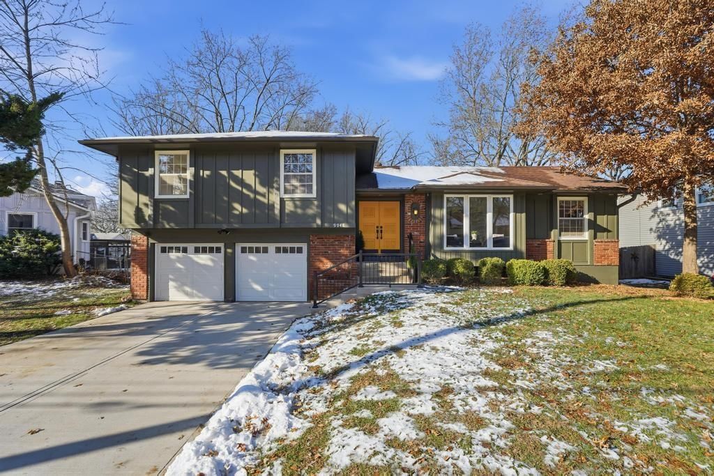 Photo 2 of 41 - 9948 Rosehill Road