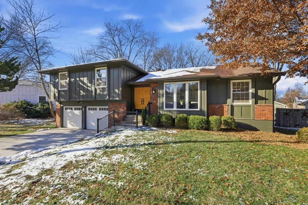 Photo 3 of 41 - 9948 Rosehill Road