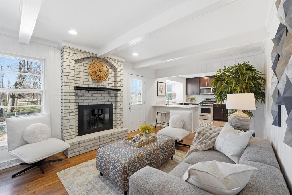 Photo 6 of 41 - 9948 Rosehill Road