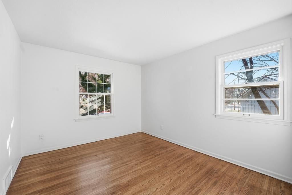 Photo 17 of 41 - 9948 Rosehill Road