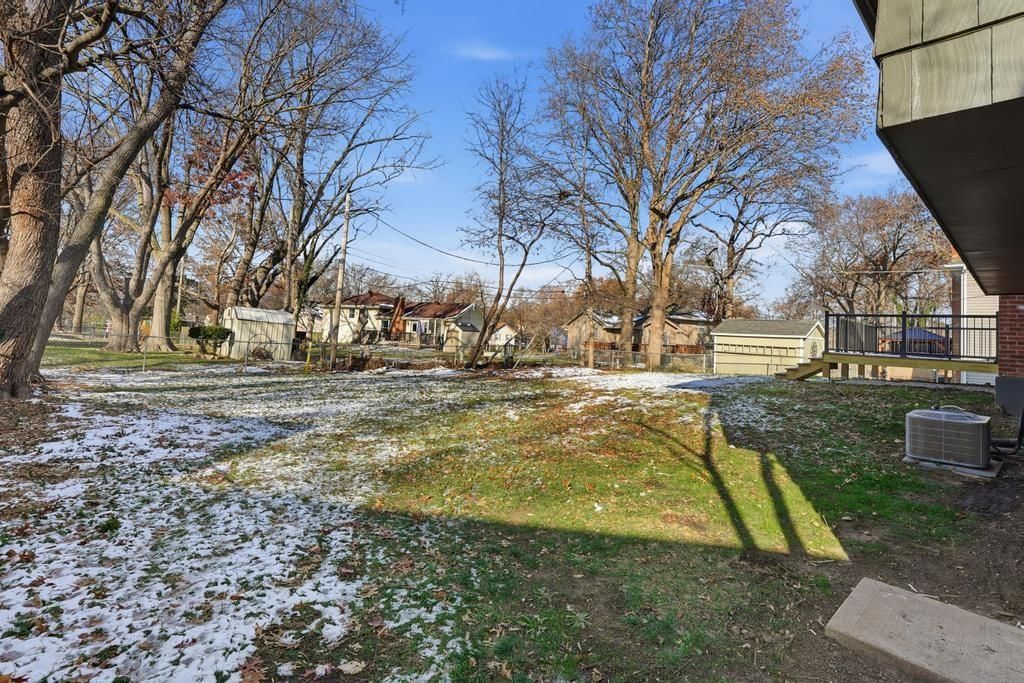 Photo 28 of 41 - 9948 Rosehill Road